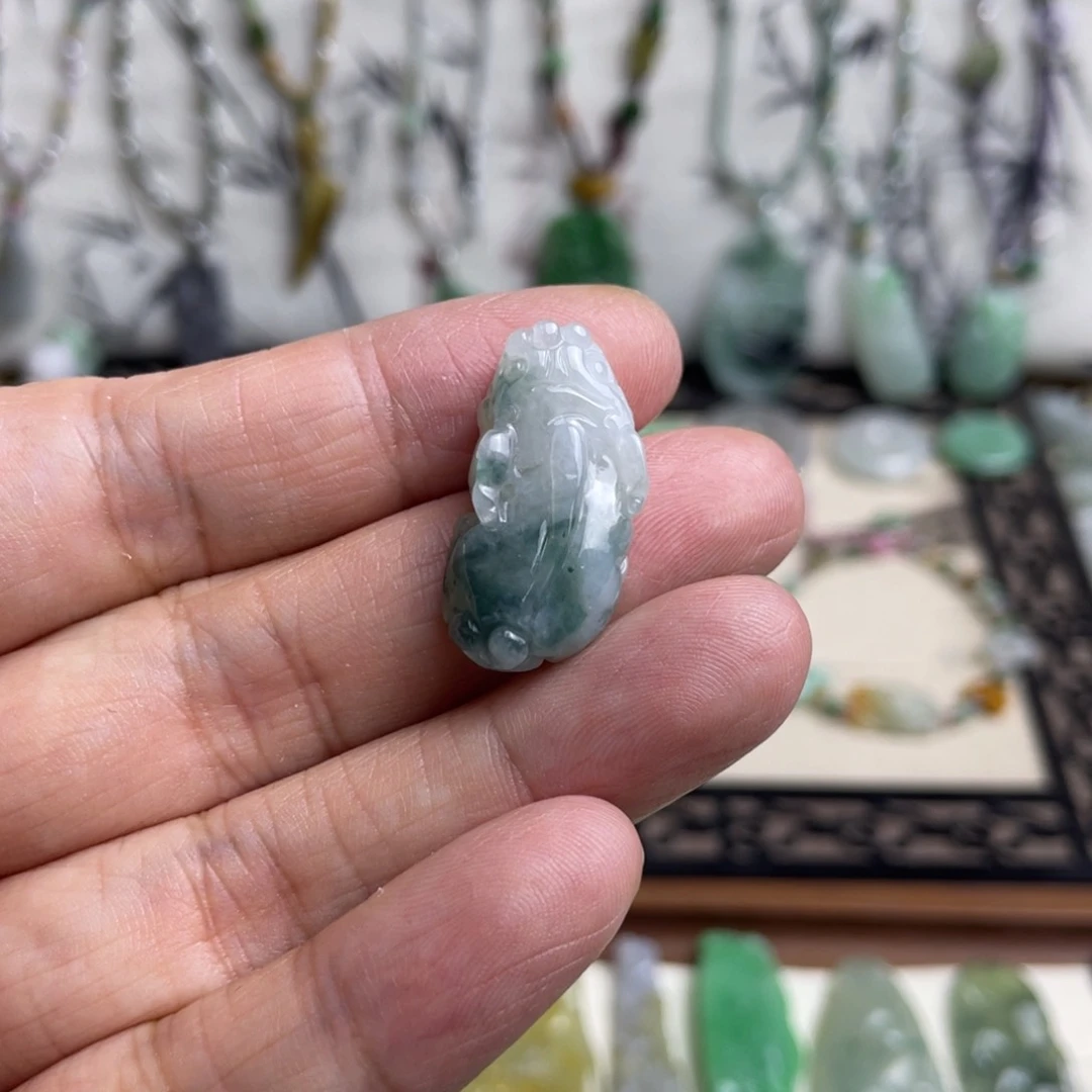 翡翠挂件未镶嵌韩*夏貔貅挂件