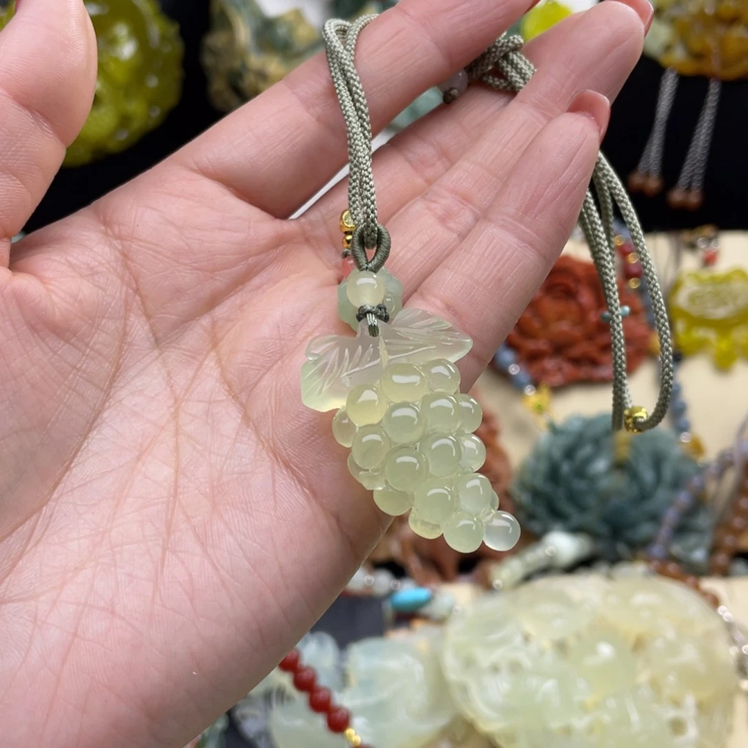 未镶嵌蛇纹石玉颈饰