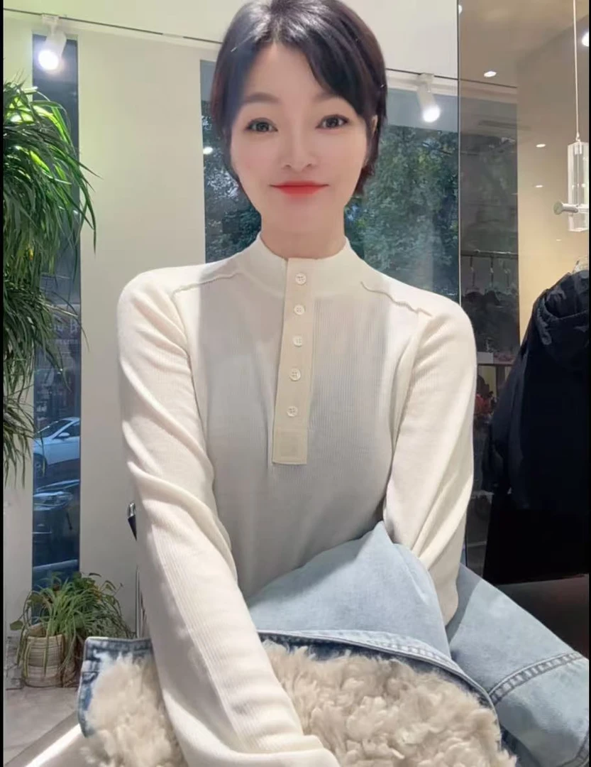 春苗女装  多扣中领羊毛衫      时尚百搭毛衣针织衫