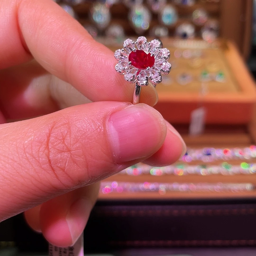 红宝石戒指18K金镶嵌
