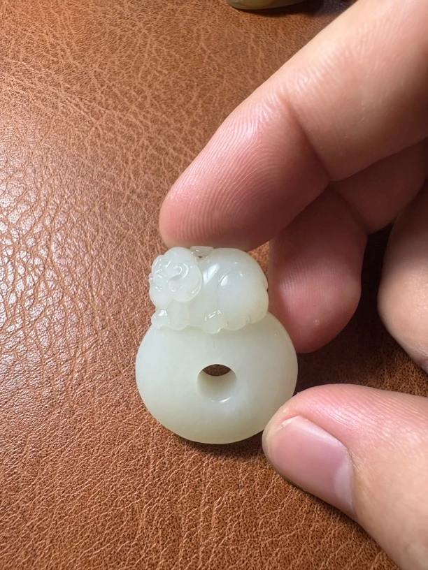 切末料纯白福猪扣温润细腻适合男女佩戴