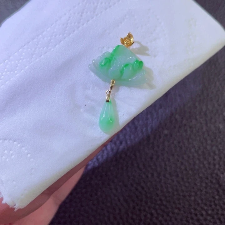 翡翠18K金镶嵌颈饰翡翠