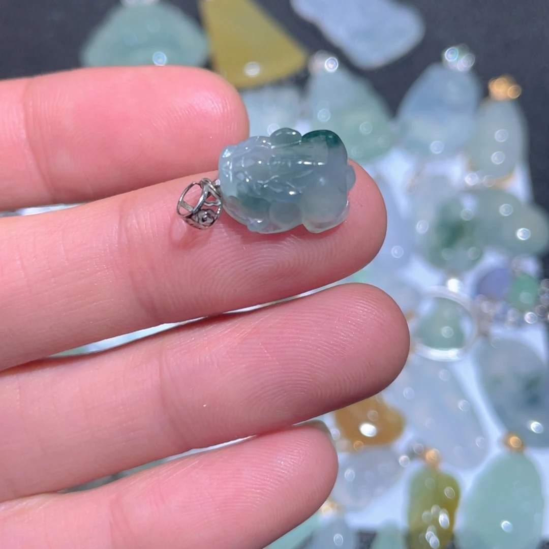 翡翠颈饰18K金镶嵌翡翠