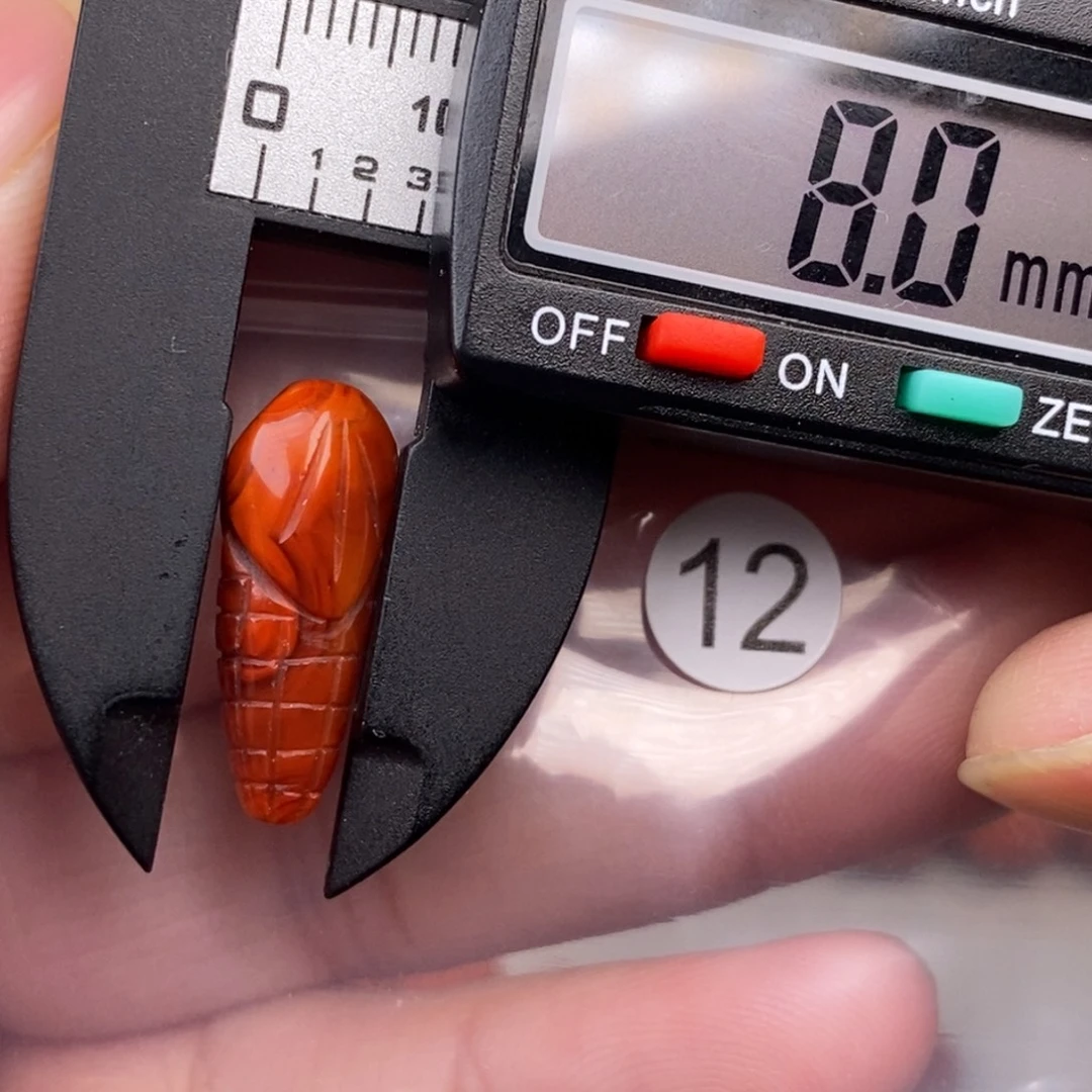 南红玛瑙未镶嵌配饰有瑕疵