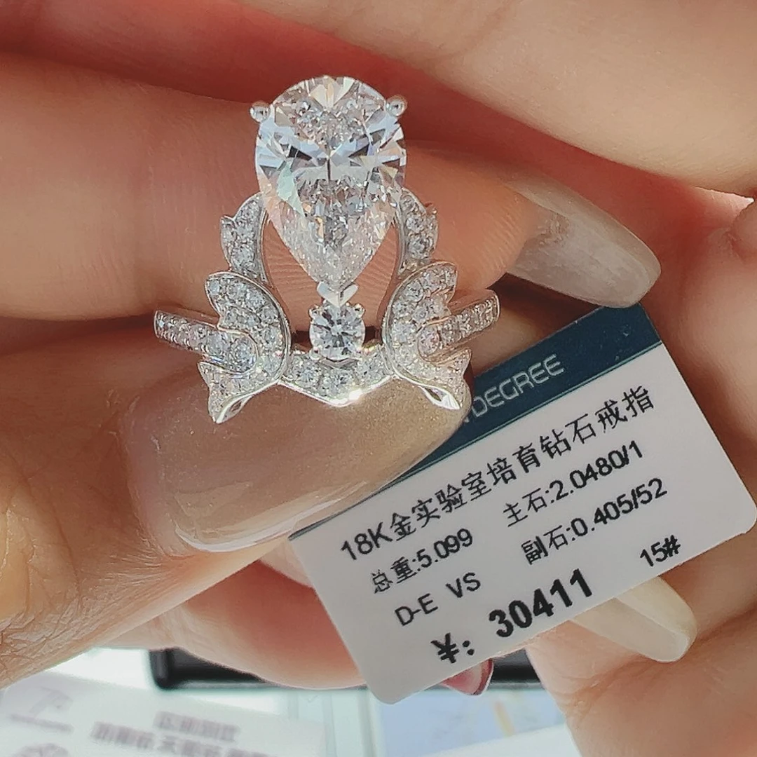 实验室培育钻石18K金镶嵌可****?2.048ct15