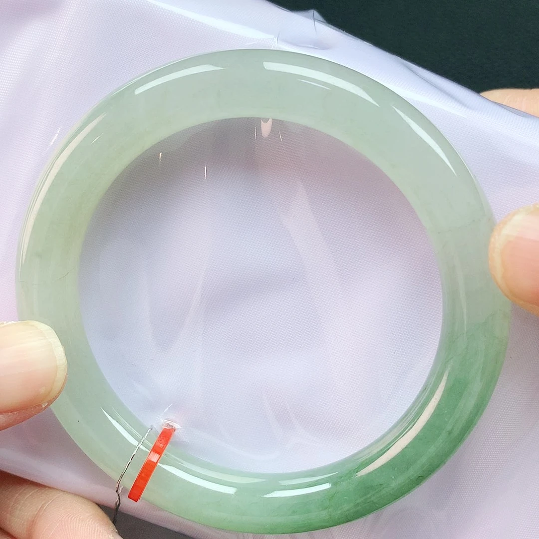 翡翠手镯未镶嵌56圈