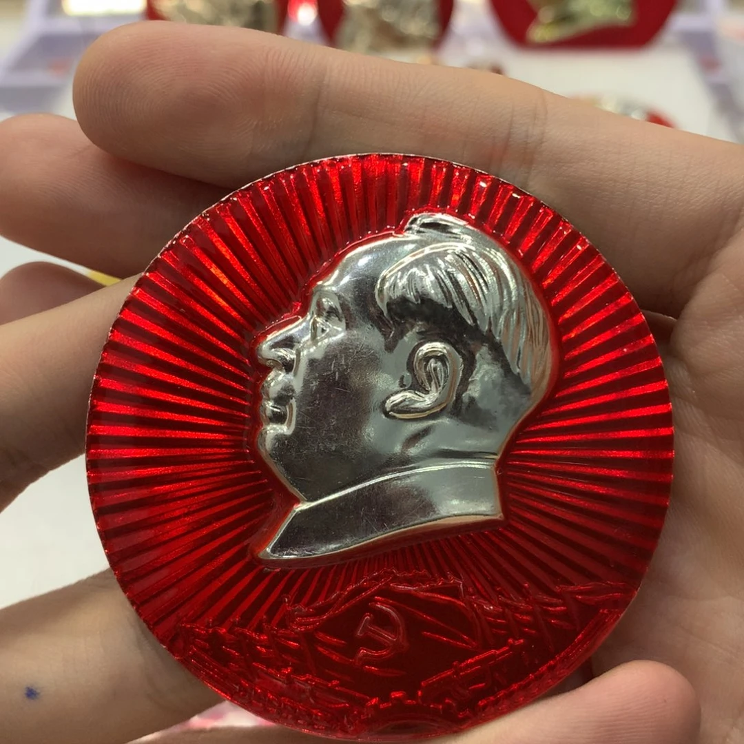 铝红色纪念章 两个杆子