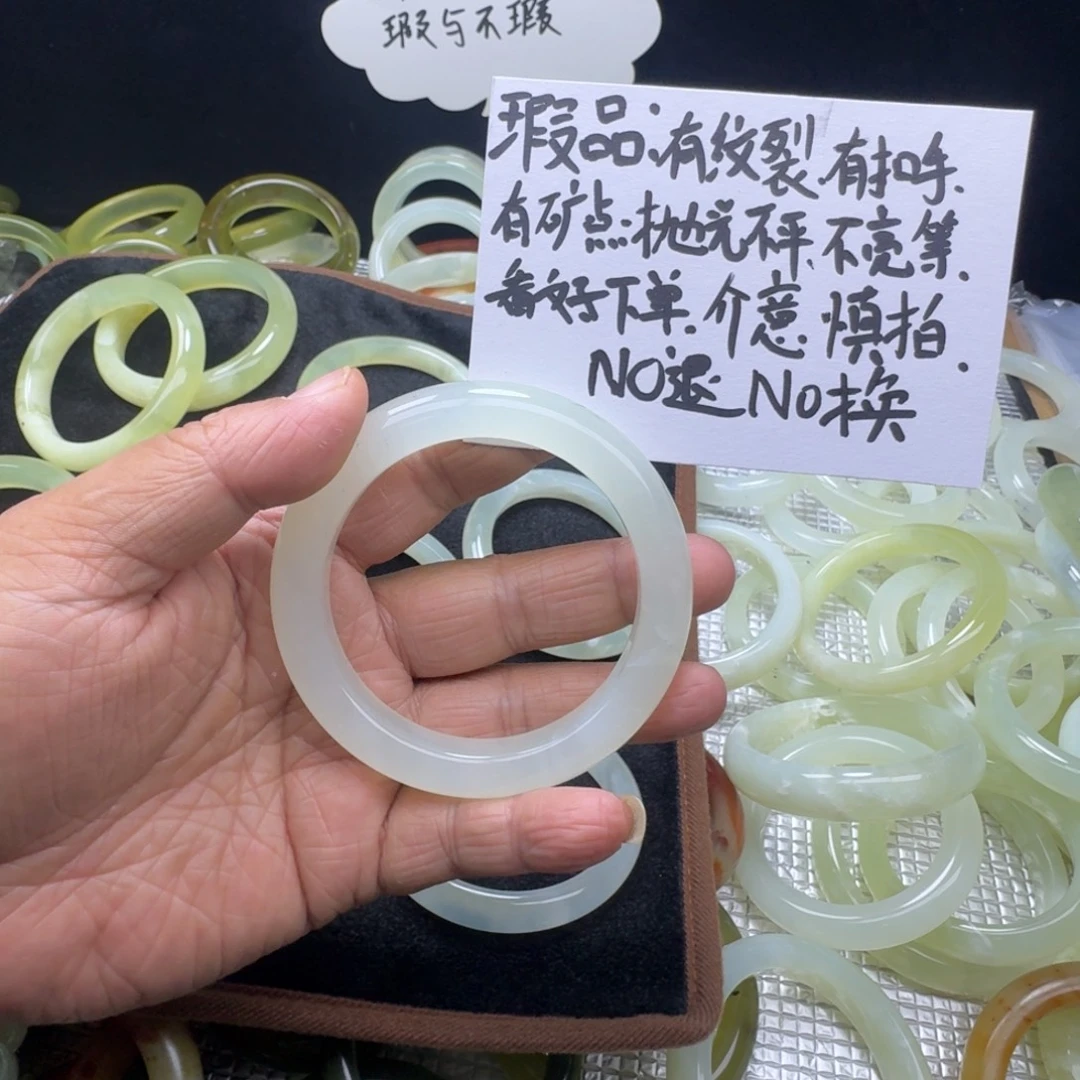 古***语蛇纹石玉未镶嵌手镯