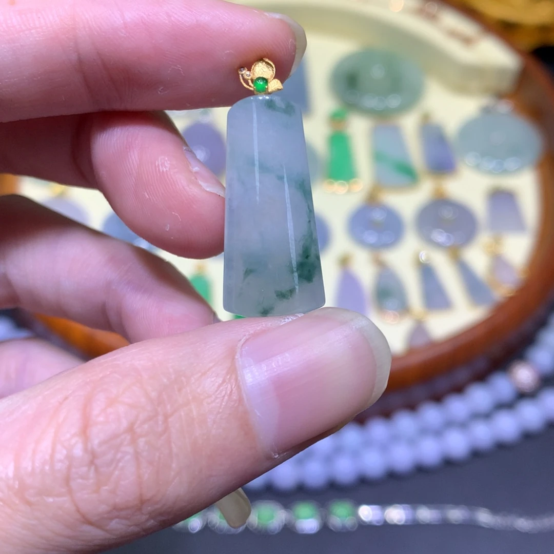 翡翠吊坠(不含链)18K金镶嵌