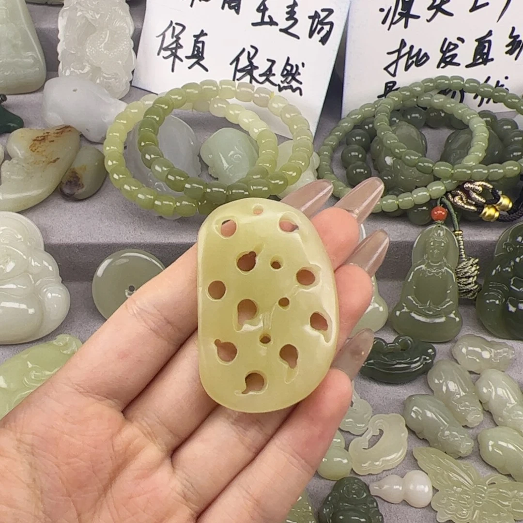 和田玉未镶嵌颈饰
