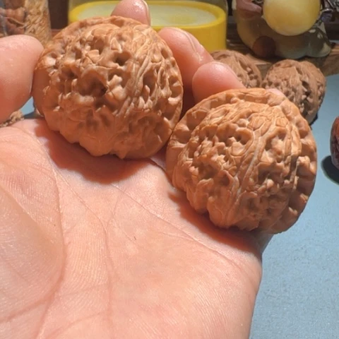 文玩核桃把件混****）三角白40