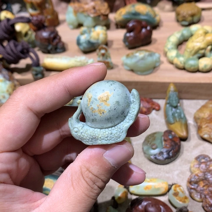未镶嵌岫岩河磨玉（透闪石质玉）挂件