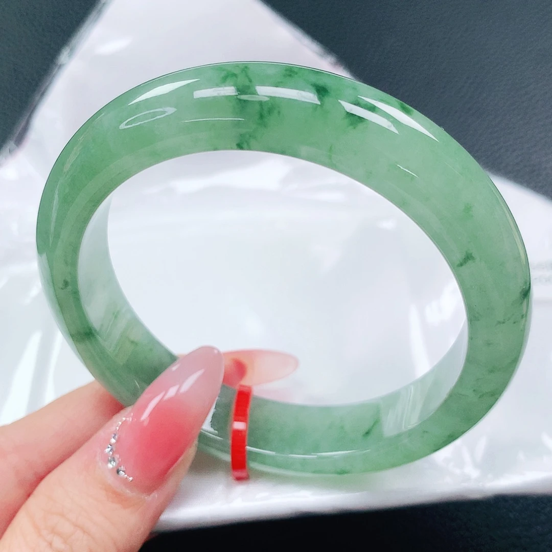 翡翠手镯未镶嵌56圈