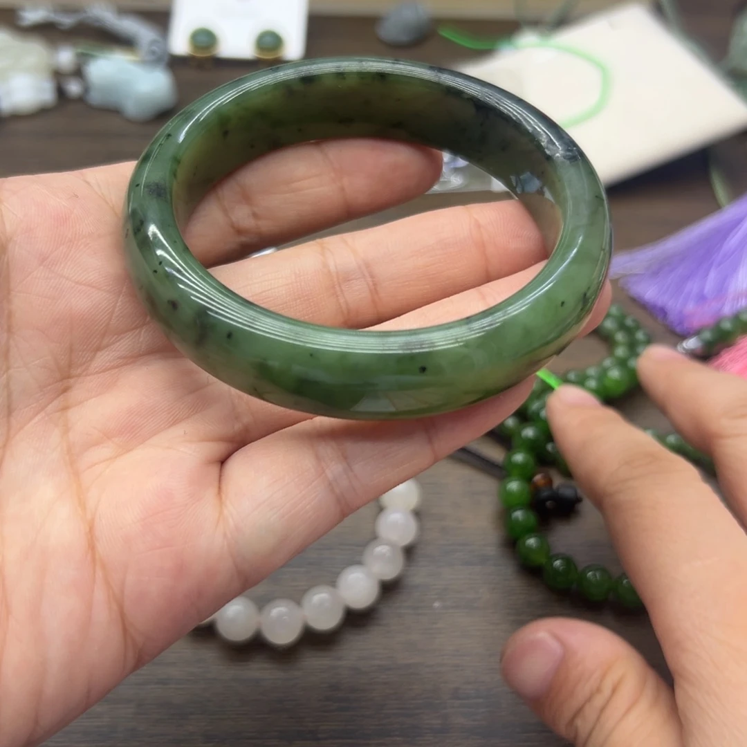 和田玉手镯未镶嵌59.6圈围406瑕