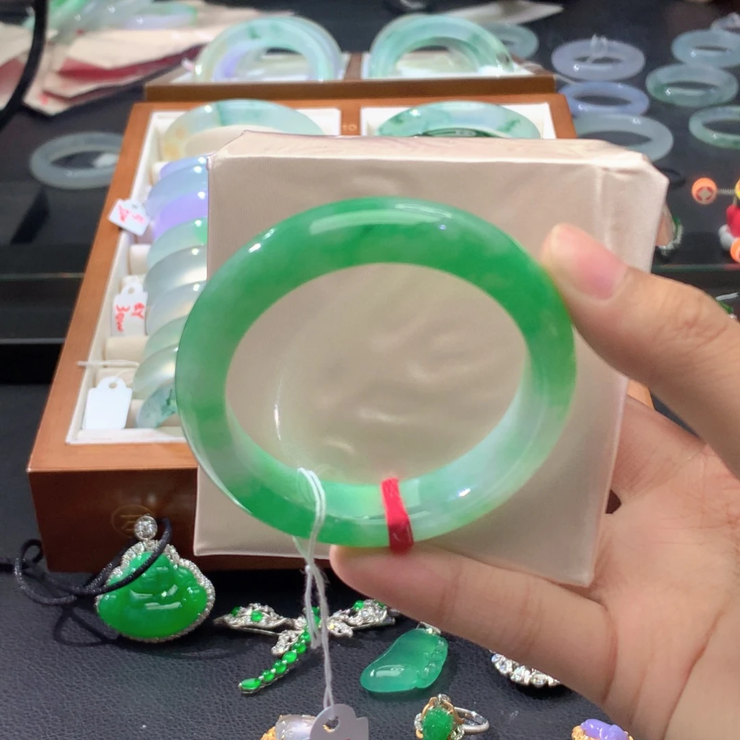 翡翠未镶嵌手镯正圈