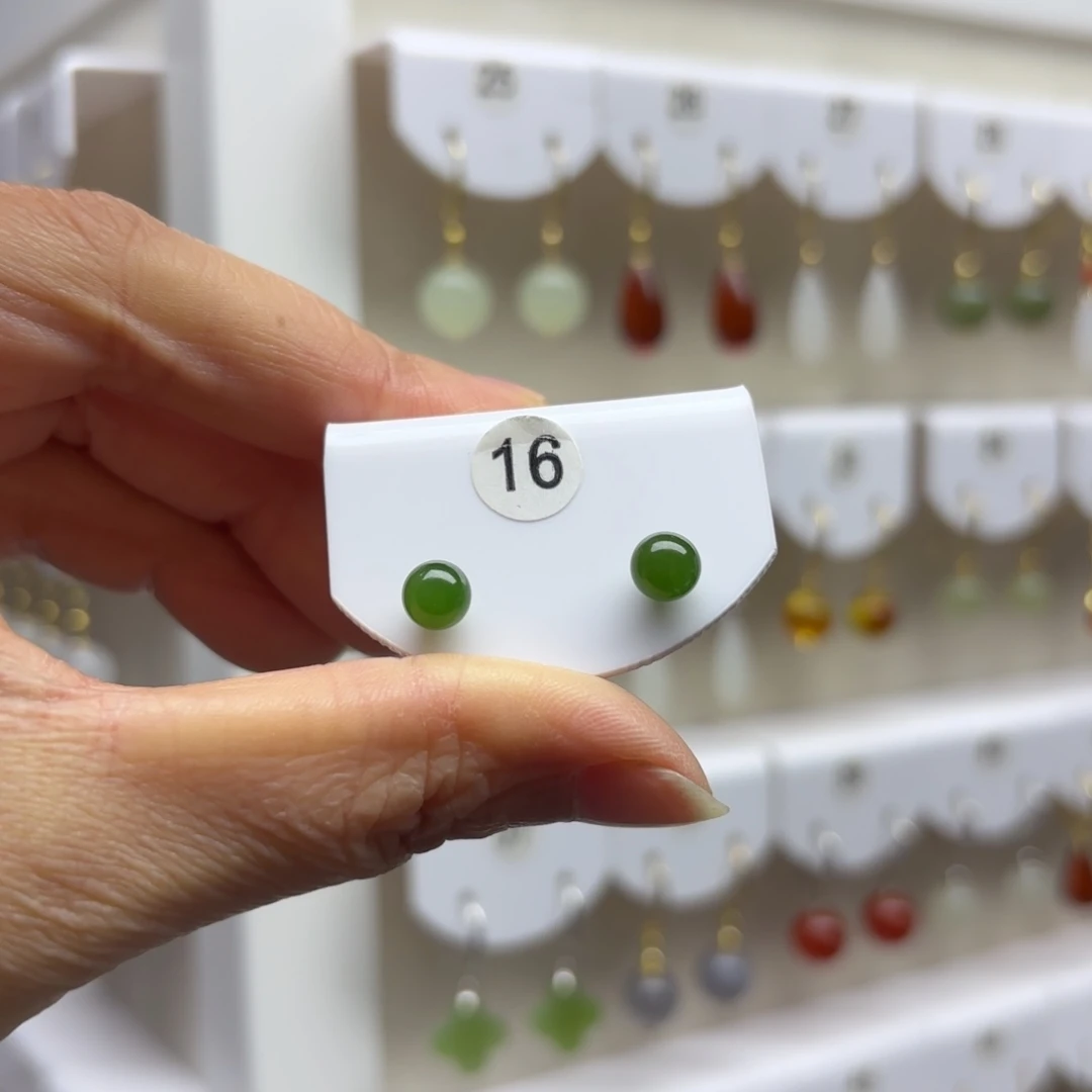 和田玉18K金镶嵌耳饰