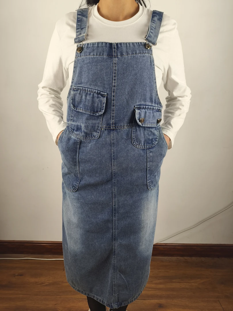 年青       女士     牛仔萨尔潘