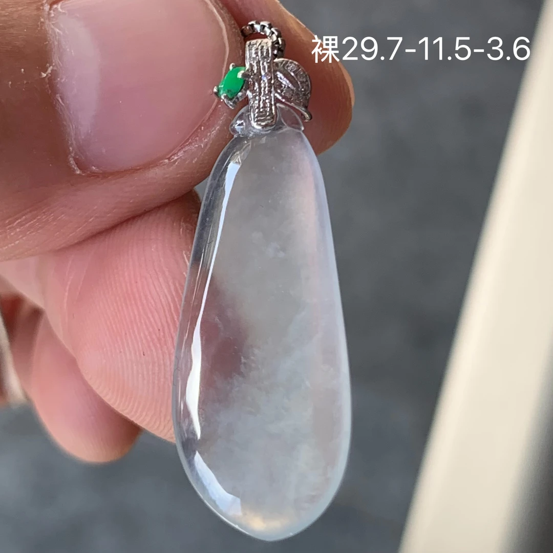 高冰福瓜天然翡翠吊坠 镶嵌精致 女生配饰