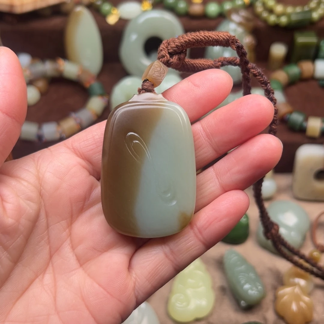 草***卡和田玉未镶嵌颈饰