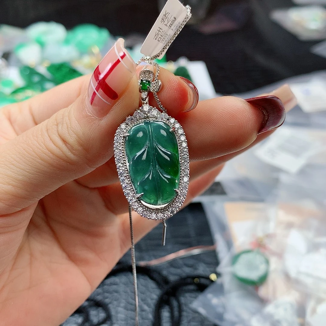 【闪购商品】翡翠吊坠(赠链)银S925镶嵌