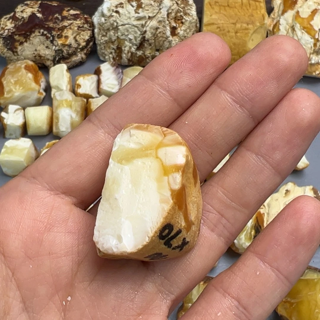 青***精定制琥珀未镶嵌蜜蜡