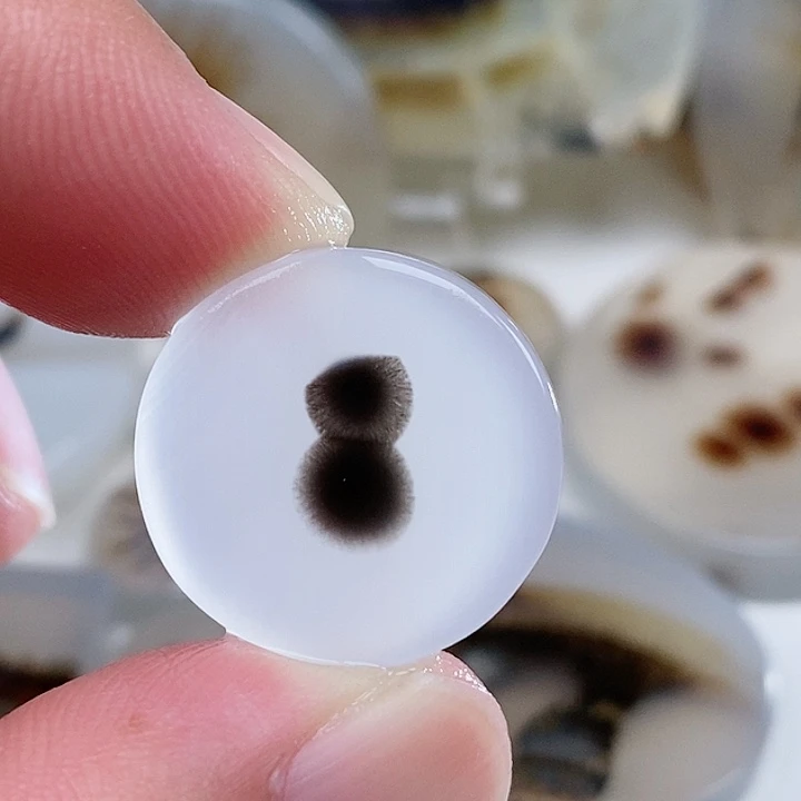 未镶嵌奇石玛瑙/玉髓山**士