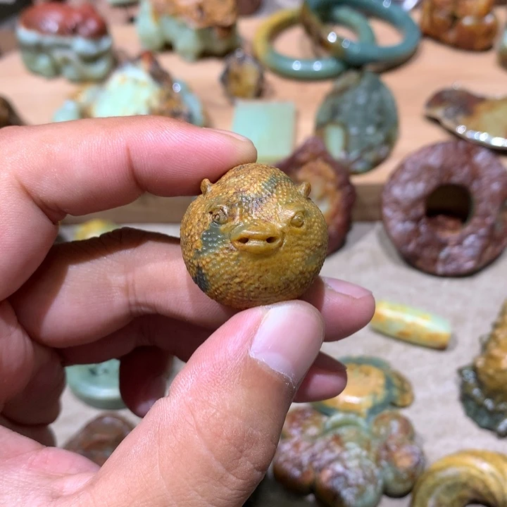 未镶嵌岫岩河磨玉(透闪石质玉)把件