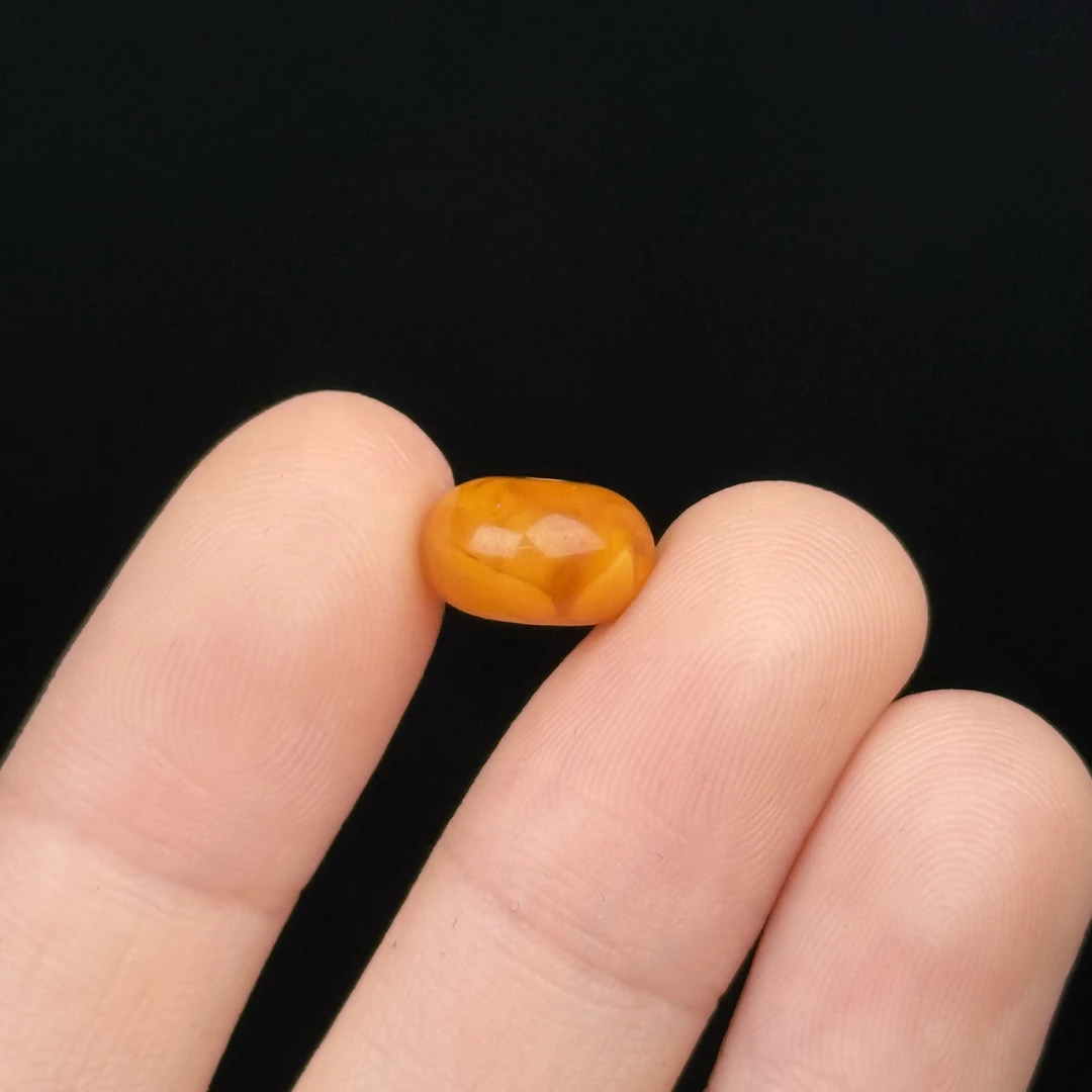 D7151天然原矿蜜蜡 鸡油红墩子10.3*6.2mm 支持鉴定 假一罚十