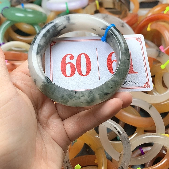 未镶嵌石英质玉（黄龙玉）手镯宝***长