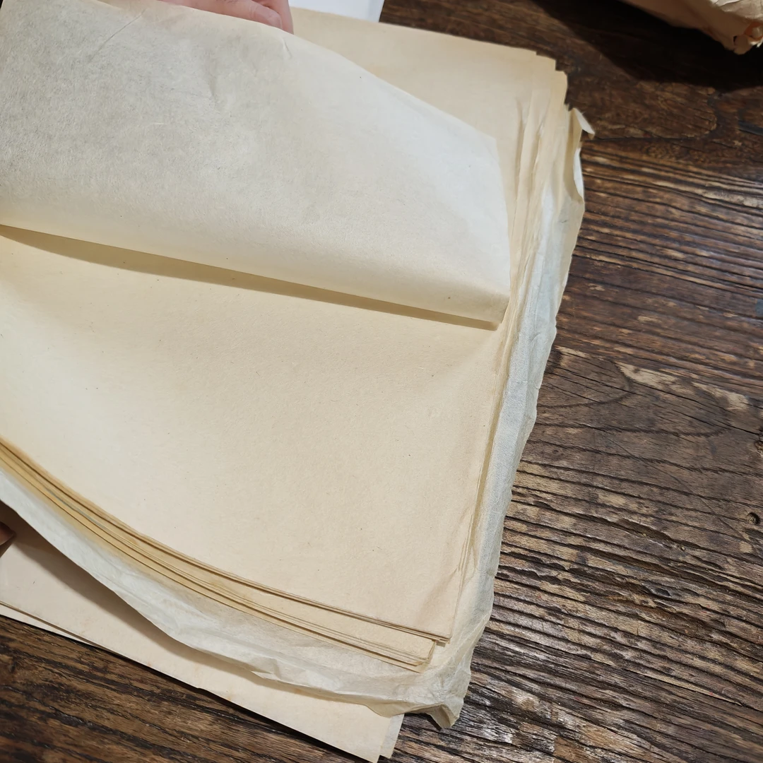 300张左右楮皮半纸24*33cm