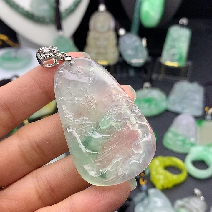 翡翠未镶嵌吊坠(赠链)