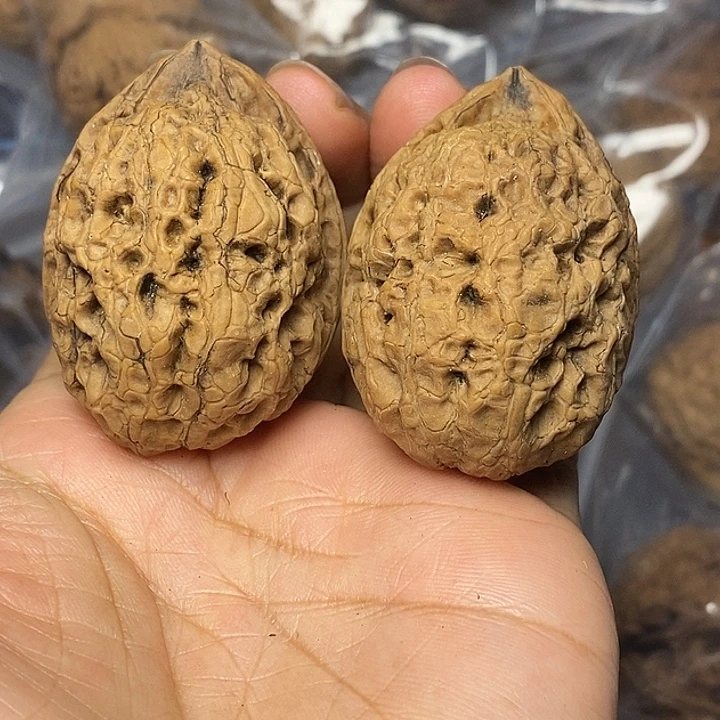 文玩核桃把件云南铁核桃30