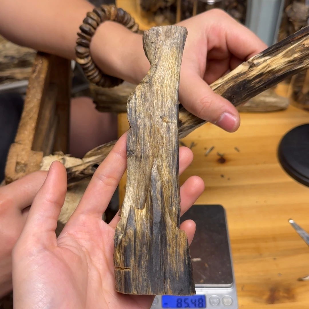 沉香碎屑沉香白棋块料45克