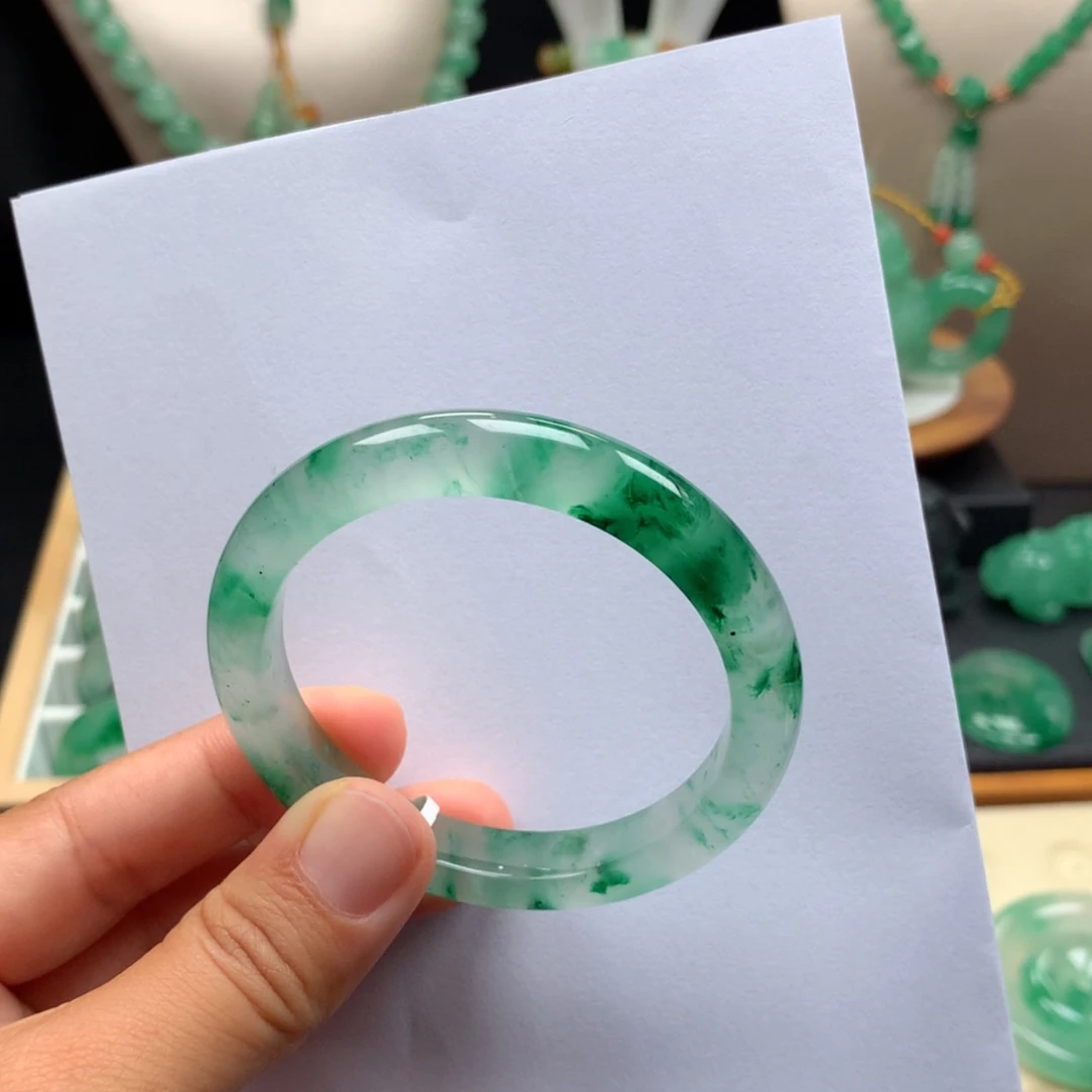 【闪购商品】未镶嵌手镯石英质玉