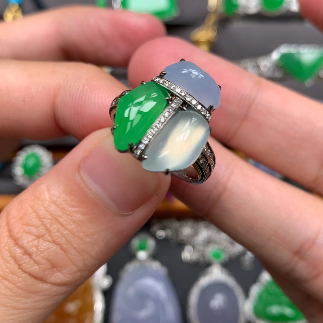 翡翠18K金镶嵌戒指