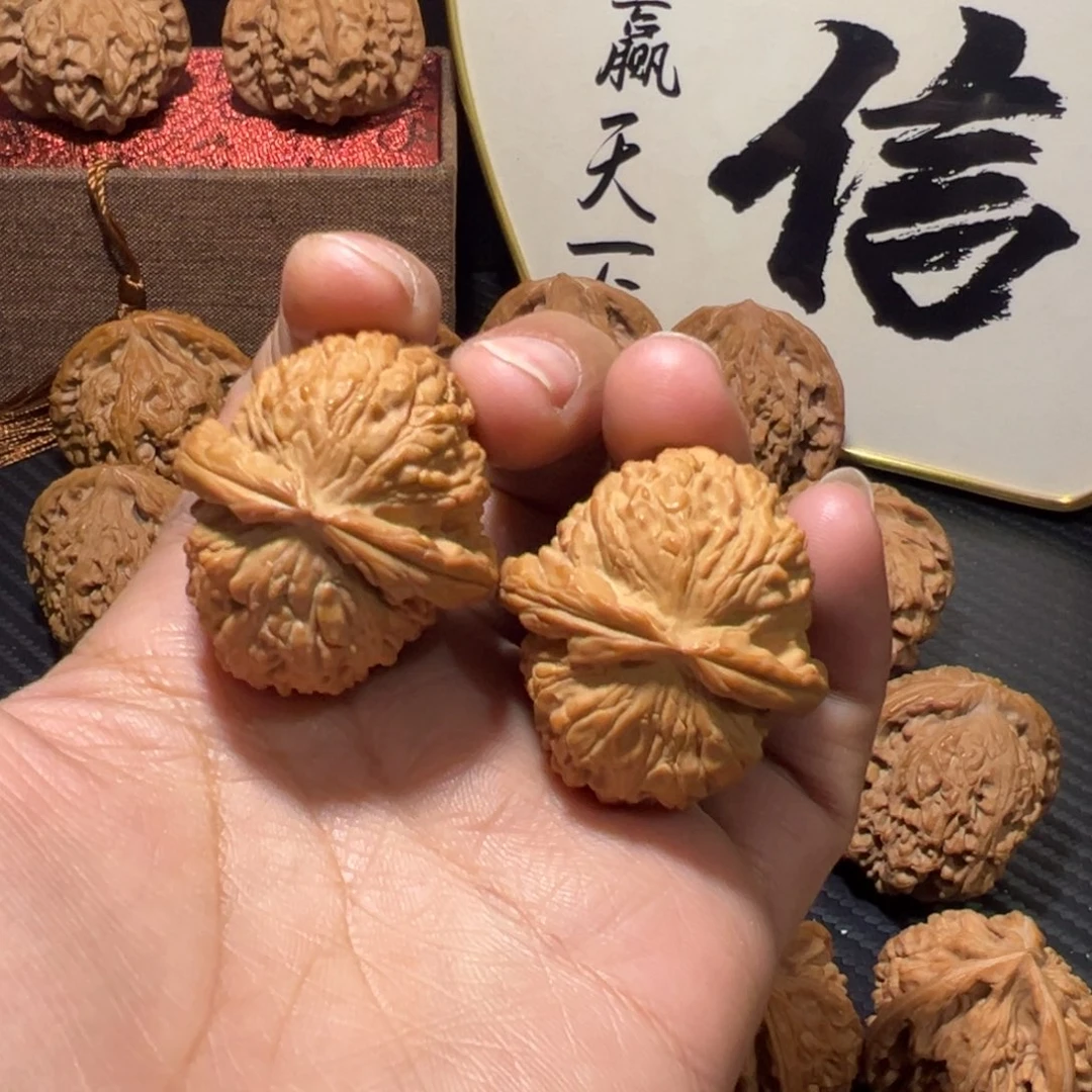 核桃白狮子手捻34