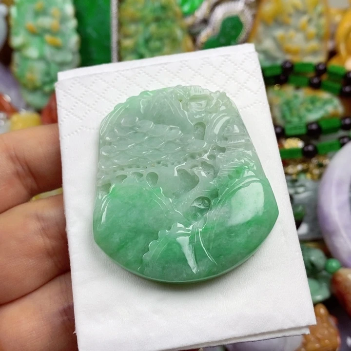 翡翠未镶嵌吊坠(赠链)