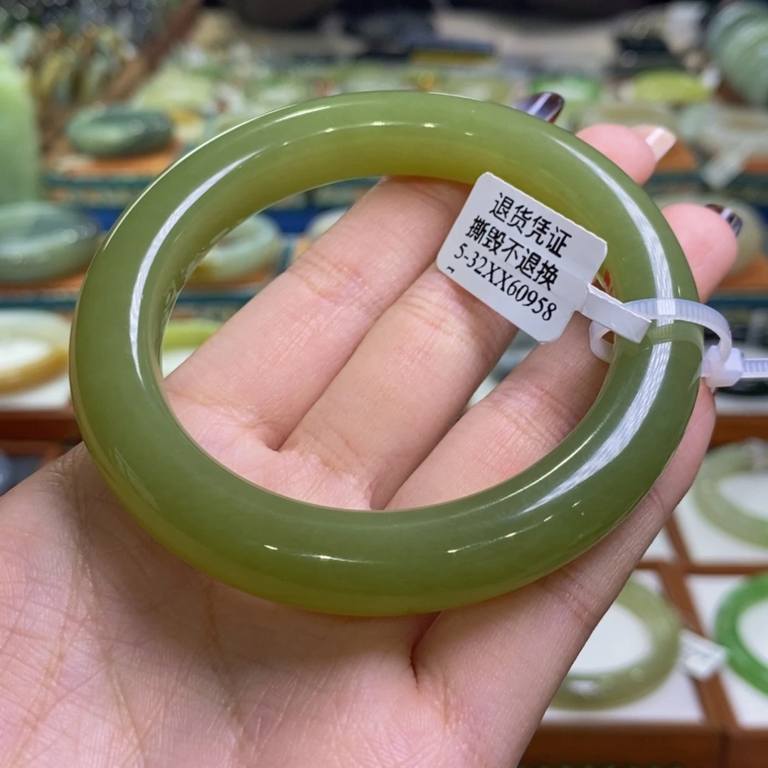 和田玉未镶嵌手镯若羌黄口牛油果绿58/59