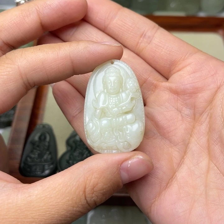 和田玉颈饰未镶嵌画**圈