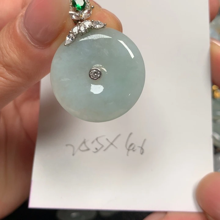 翡翠银S925镶嵌颈饰平安扣