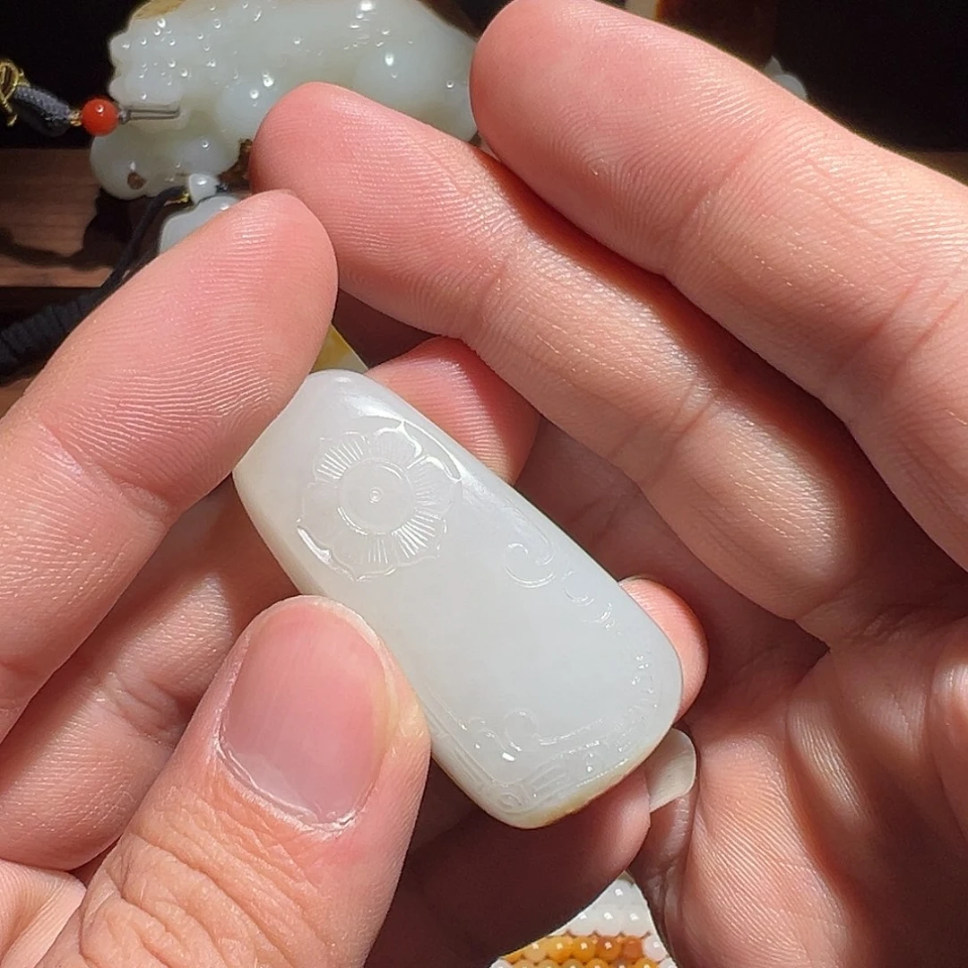 奉***复和田玉未镶嵌颈饰