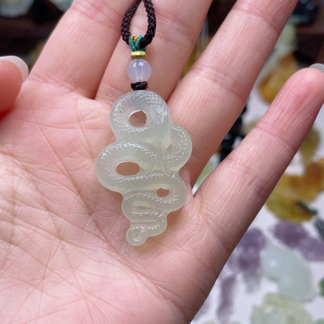 蛇纹石玉颈饰未镶嵌