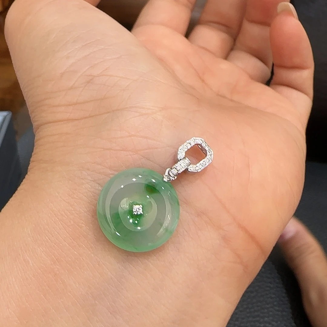 翡翠颈饰18K金镶嵌平安扣