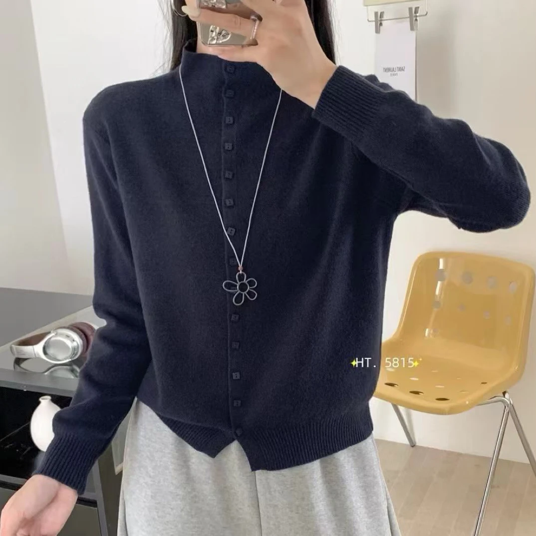 毛衣半高领扣子可以解开的毛衣