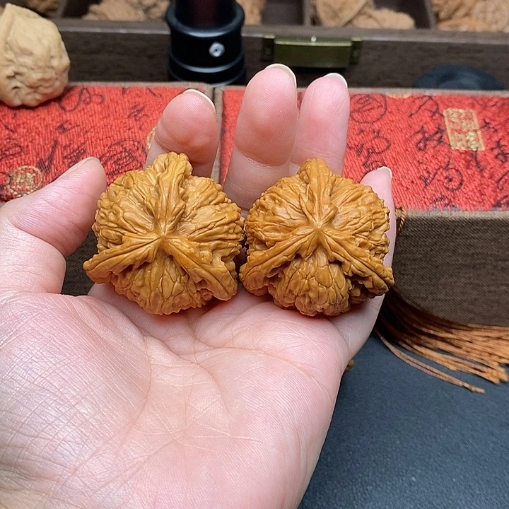 @***森把件文玩核桃白奔