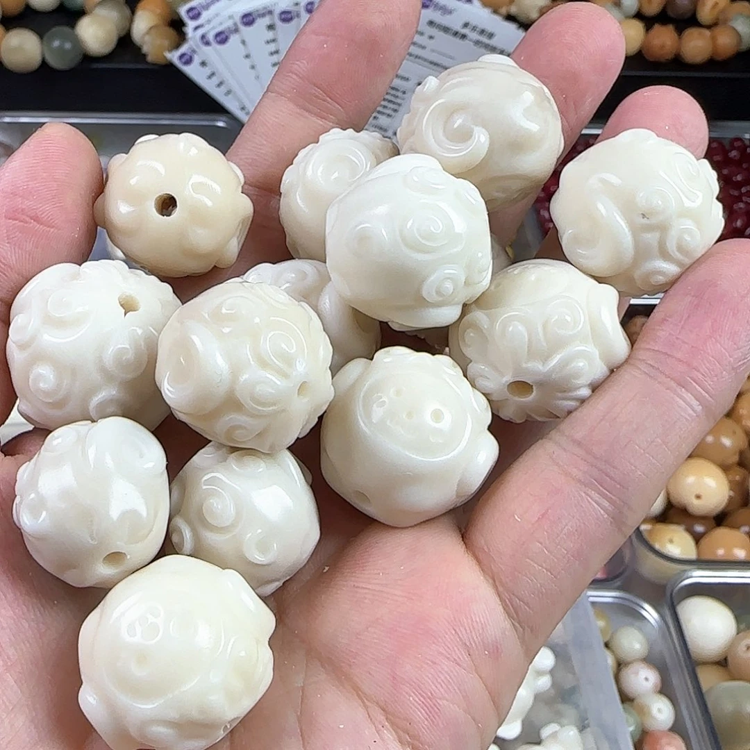菩提根/象牙果吊坠瑕疵白色羊头5颗不挑瑕有裂