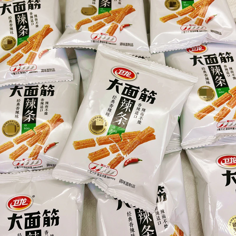 卫龙大面筋童年辣条怀旧经典儿时麻辣网红解馋小零食休闲小吃即食