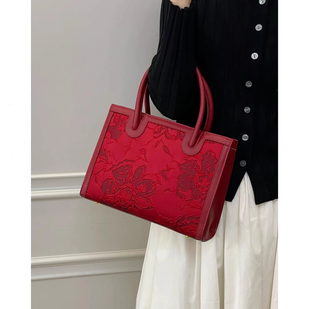 高级感斜挎包包2024新款中式刺绣手提女包大容量托特包红色结婚包