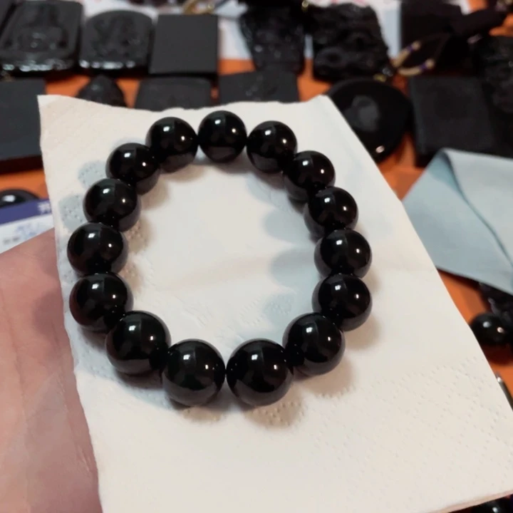 翡翠颈饰未镶嵌狼**飞