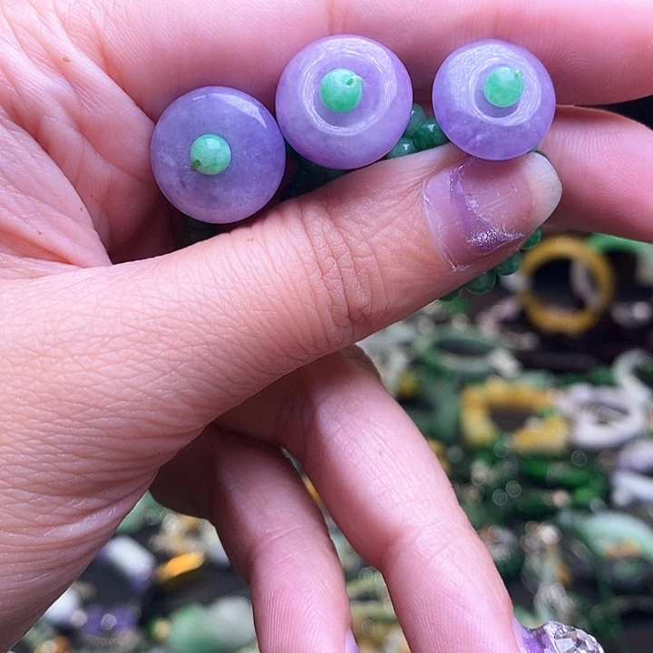 翡翠未镶嵌颈饰戒指